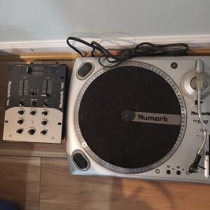 Numark DJ Turntables and Mixer Set